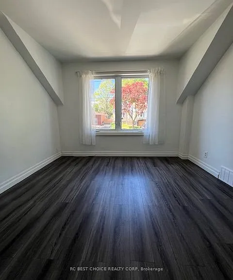 173 Poyntz Ave — Photo 20