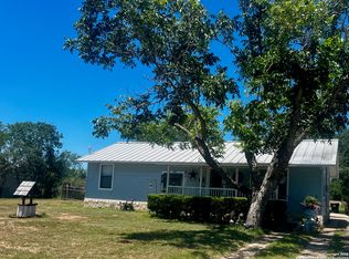 110 Renfro, Devine, TX 78016