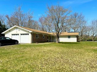 40 Manchester Ln, Stony Brook, NY 11790