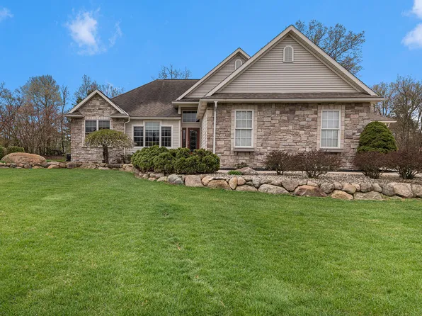 10901 Deerfield Trl, Kalamazoo, MI 49009