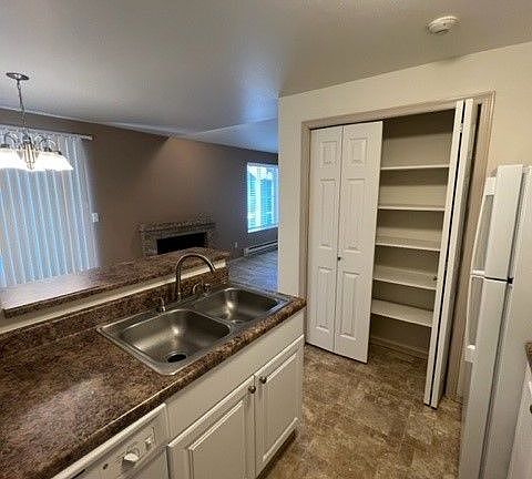 5th image of 2832 Danbury Ln SW APT 1335