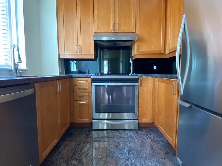 55 Bloor St E #1207 — Photo 2
