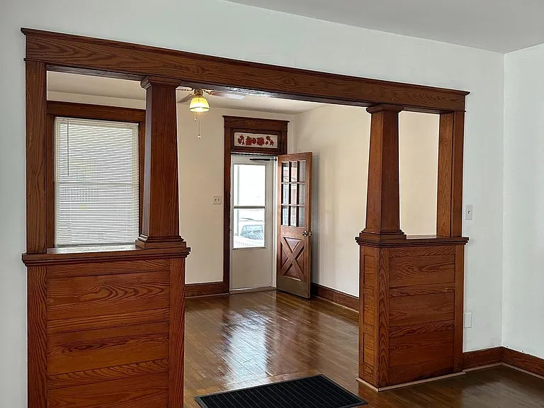239 N Stratton St — Photo 8