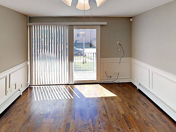3rd image of 5644 W 105th St