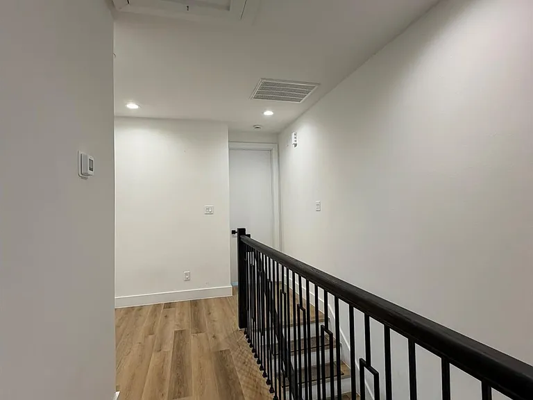 6733 Peerless St — Photo 17