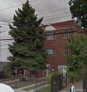 915 E 211th St, Bronx, NY, 10469