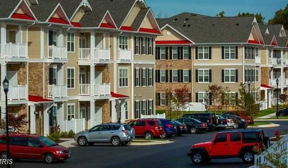 3rd image of 302 Maple Tree Dr APT 3B