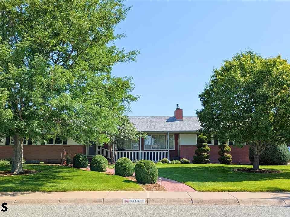 1st image of 617 Hillcrest Dr