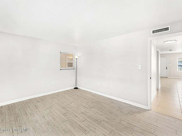 130 Roosevelt Ave #204 — Photo 9