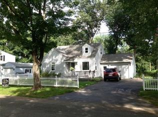 5 Lakeview Ave, Granby, MA 01033