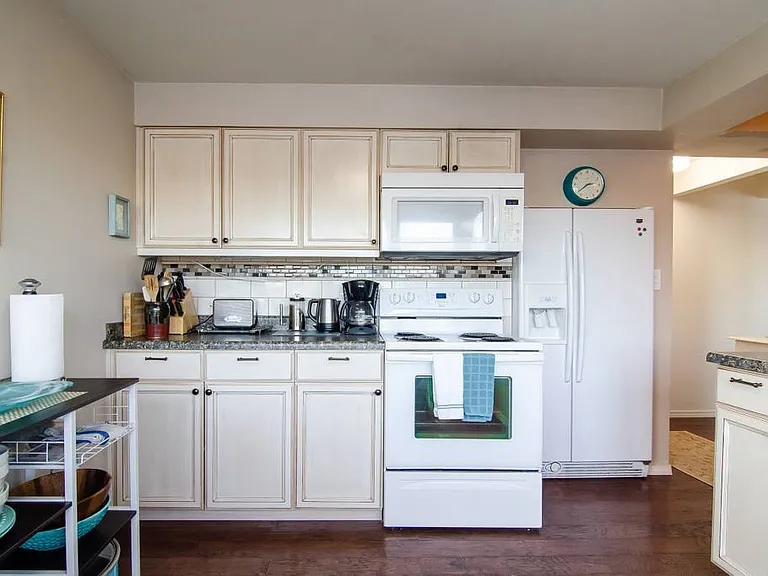 3210 Fuhrman Ave E — Photo 6