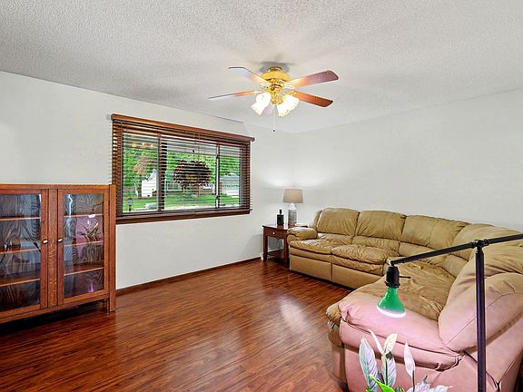 5th image of 706 N Brook Forest Rd