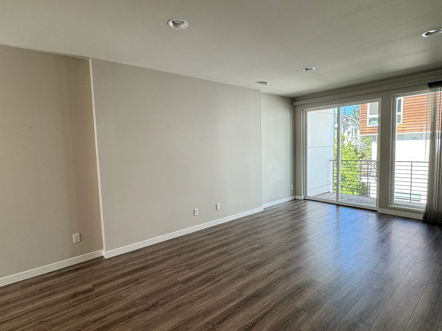 3 bed, 1435 sqft, $3,790 — Photo 3