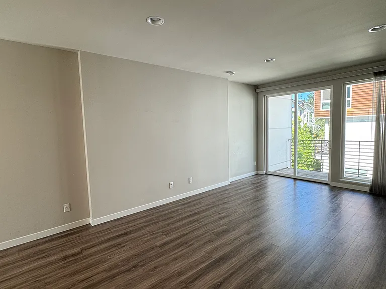 8603 22nd Pl NE — Photo 3