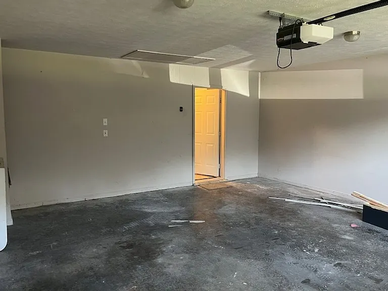 102 Rosebud Cir — Photo 41
