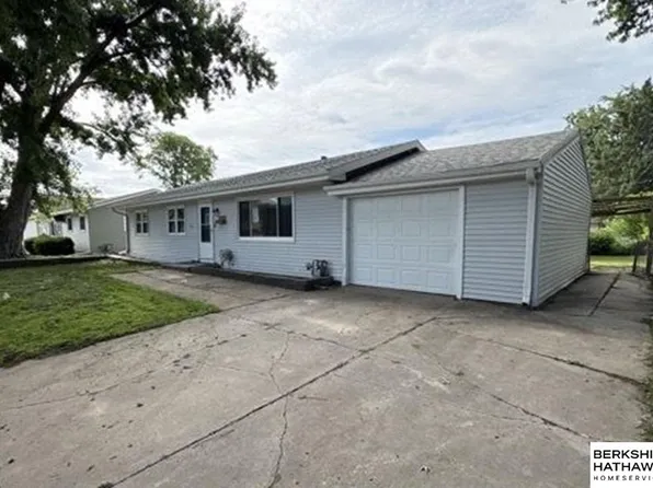 307 W Whittingham St, Valley, NE 68064