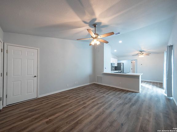 3rd image of 4026 SUNRISE CREEK DR