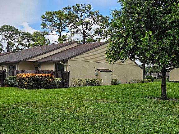 2nd image of 625 SEA PINE Way #H