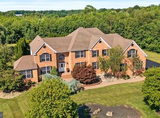 4 Sherwood Ln, Columbus, NJ 08022