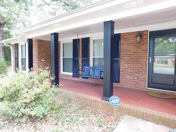 4th image of 400 Hillmont Dr NW