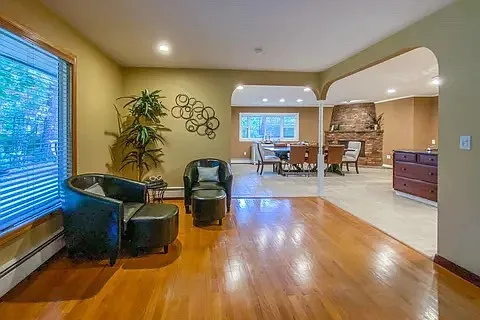 3 bed, 2206 sqft, $3,495 — Photo 3