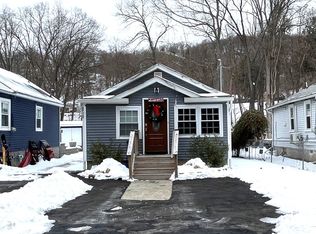 63 Riverside Dr, Oakland, NJ 07436