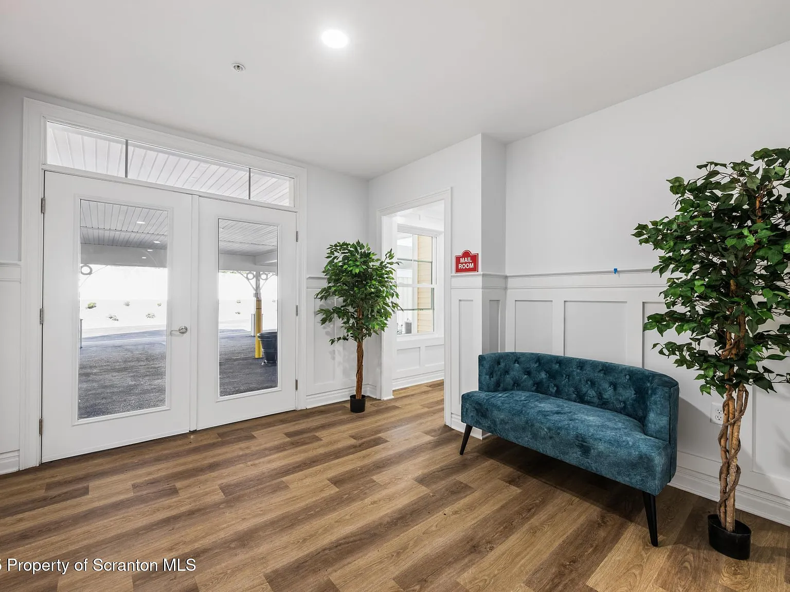 2 bed, 2.0 bath, 1300 sqft, $2,700 — Photo 2