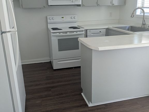 3rd image of 736 Mills St #B