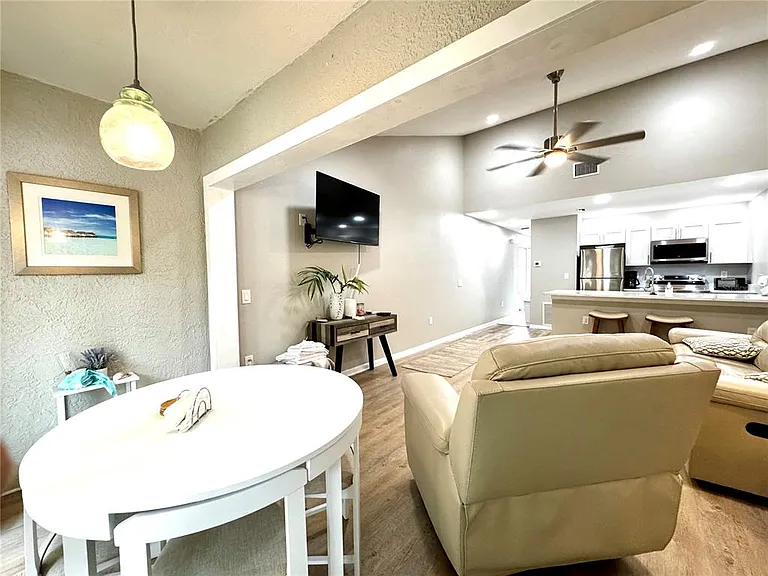 4707 Winslow Beacon #2 — Photo 8
