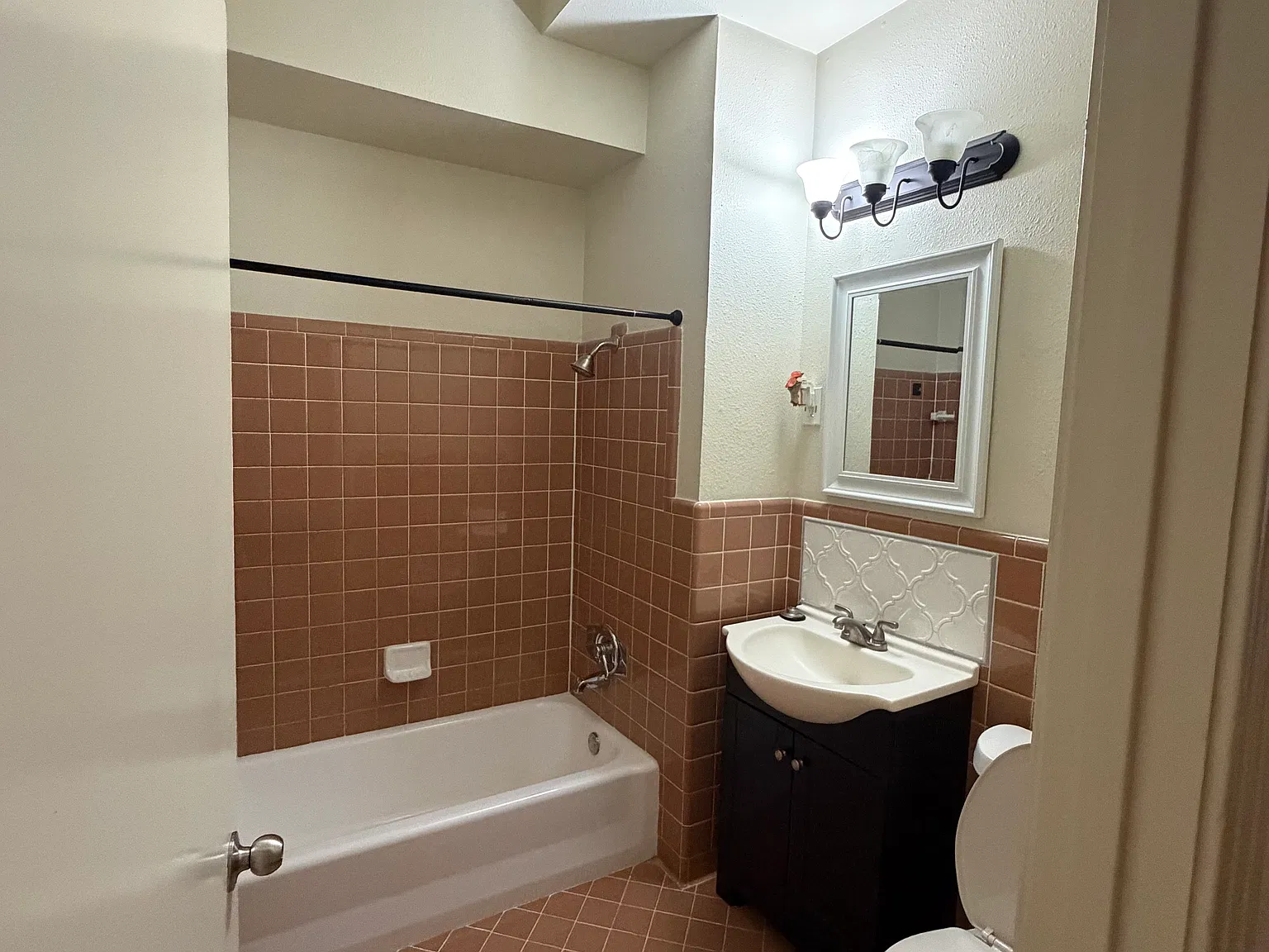 3 bed, 1400 sqft, $1,850 — Photo 2