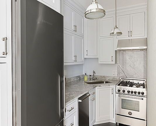 4th image of 136 W 81st St APT 2R