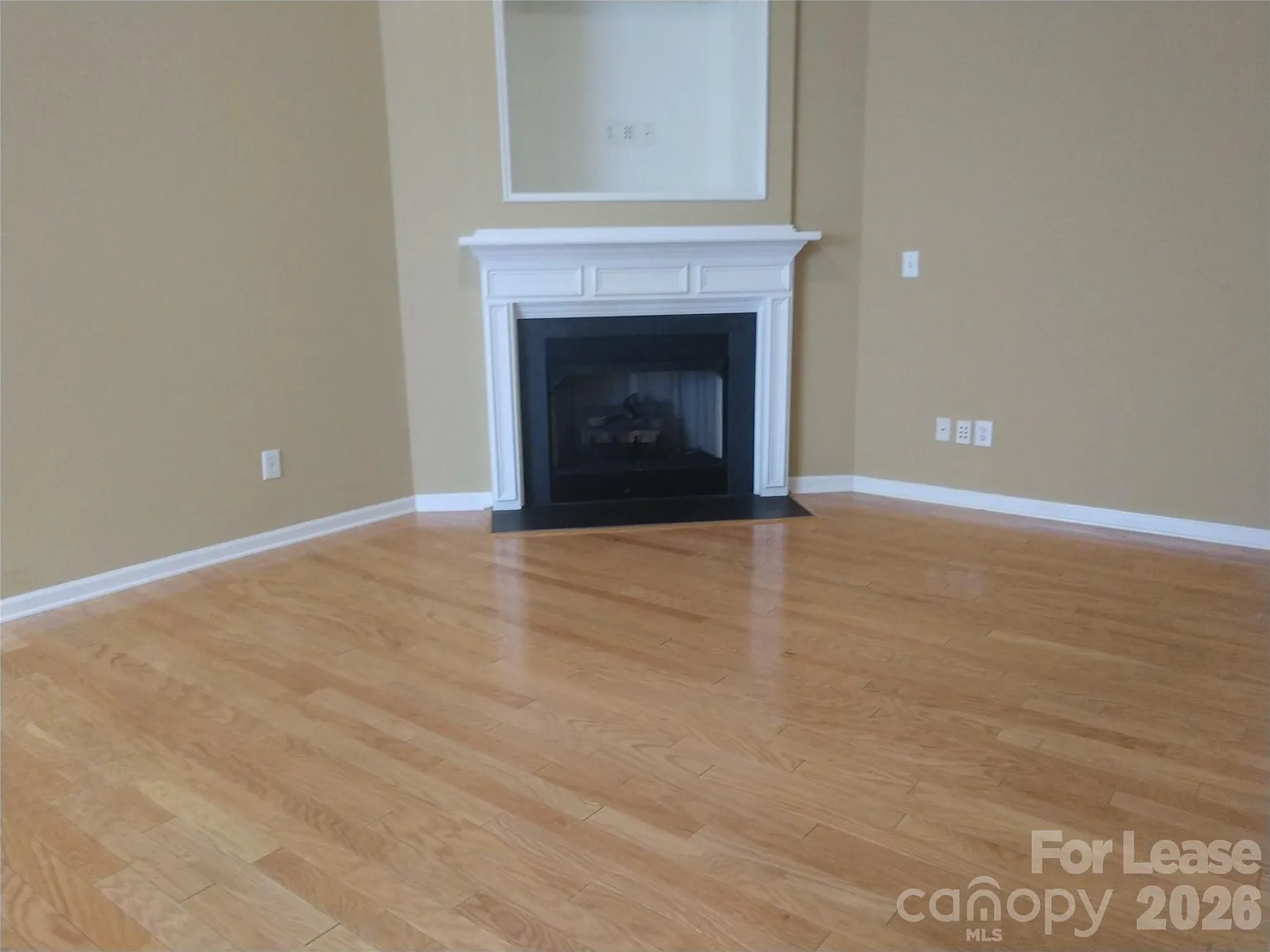 3 bed, 2.5 bath, $2,000 — Photo 2