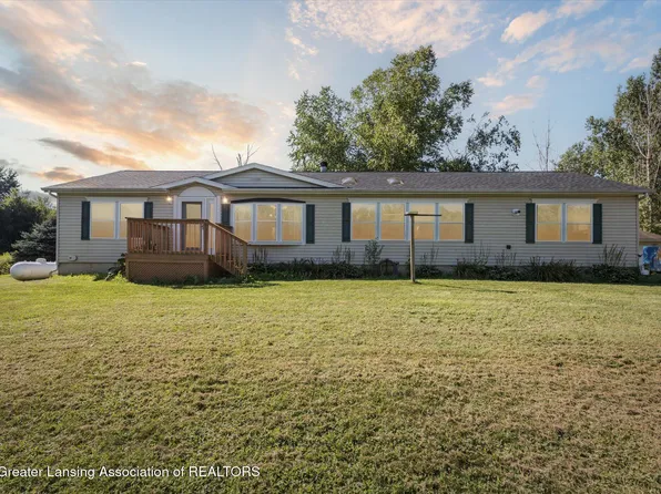 1902 Pinch Hwy, Charlotte, MI 48813