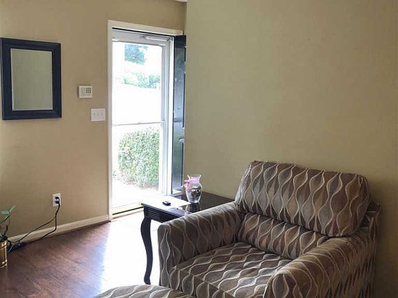 4th image of 2840 Florence Dr