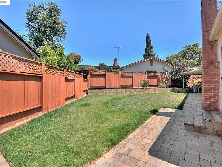 33128 Hemlock Dr — Photo 22