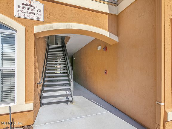 3rd image of 260 OLD VILLAGE CENTER Circle #8206