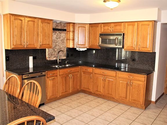 4th image of 8814 Butterfield Ln