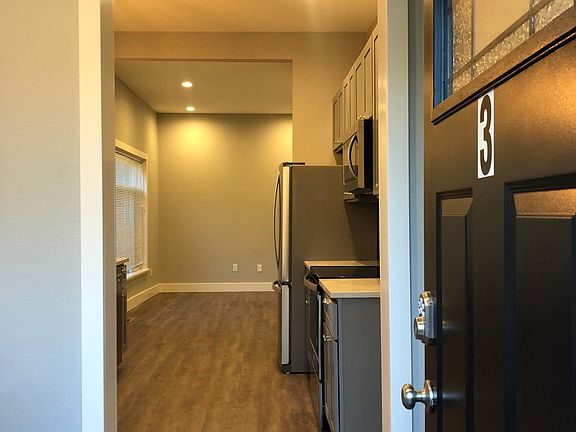 Open plan, high ceilings