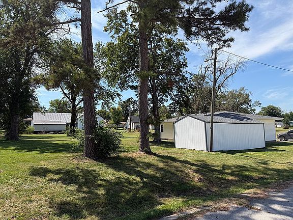 4th image of 202 Miller St