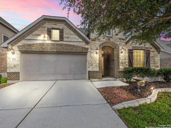 221 Norwood Ct, Schertz, TX 78108