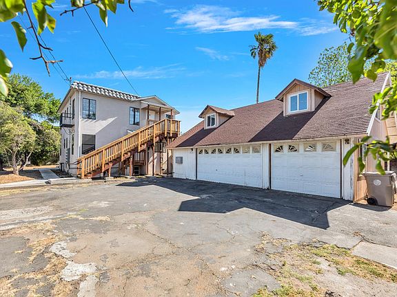 4th image of 2782 Fairfield St
