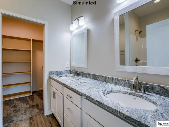 2735 Kings Corner Dr, Lincoln, NE 68516