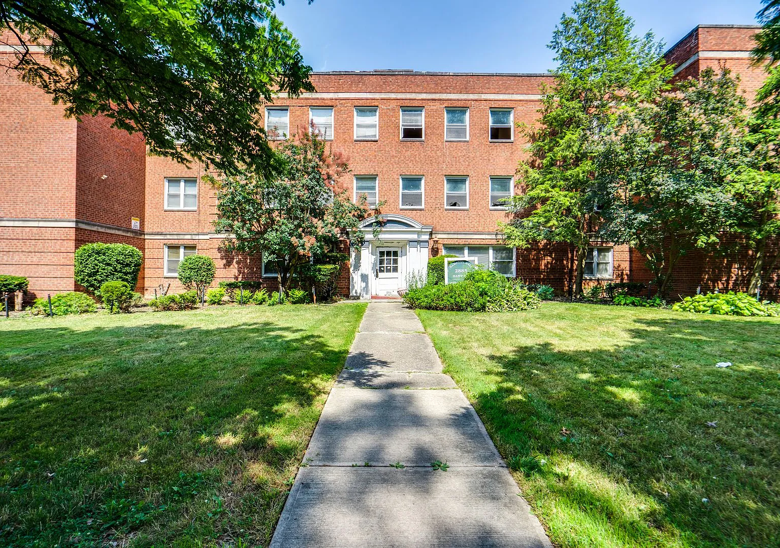 Hampton — Photo 1