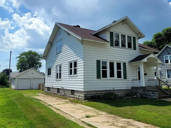 1113 15th Ave, Menominee, MI 49858