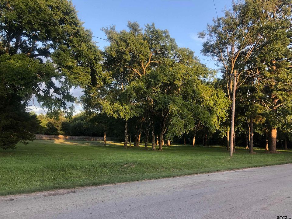 2nd image of 124 White St