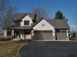 964 Fraser Ln, Hudson, WI 54016