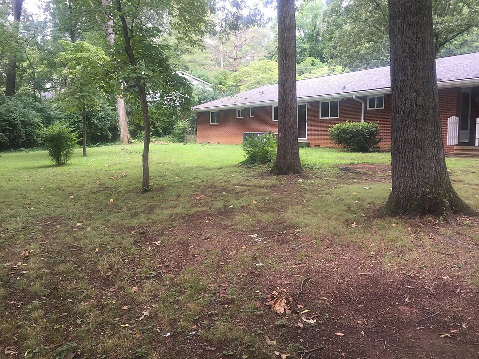 Nice quiet backyard 