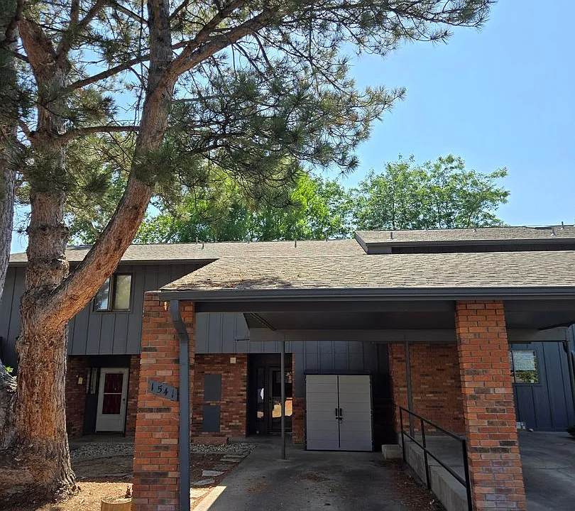1541 Adriel Ct
