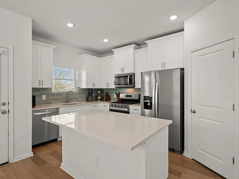 185 Jackman Dr — Photo 5