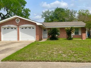 703 S Archer St, Beeville, TX 78102